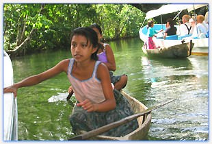 Indigenas kekchis enRioDulce